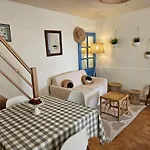 La Maisonnette , 2 Personnes, Charming Cottage, 4 Km From The Beaches *
