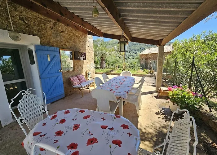 La Maisonnette , 2 Personnes, Charming Cottage, 4 Km From The Beaches Дом отдыха