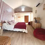 La Maisonnette , 2 Personnes, Charming Cottage, 4 Km From The Beaches بيت للعطل