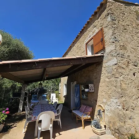 La Maisonnette , 2 Personnes, Charming Cottage, 4 Km From The Beaches *