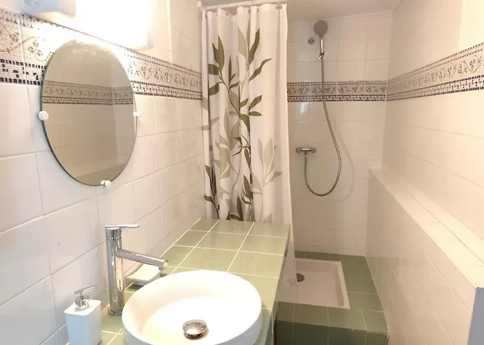 Hébergement de vacances La Maisonnette , 2 Personnes, Charming Cottage, 4 Km From The Beaches *