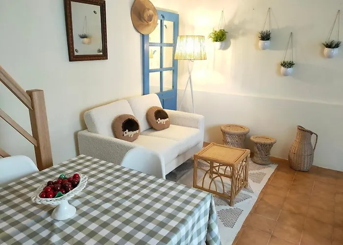 Ferienhaus La Maisonnette , 2 Personnes, Charming Cottage, 4 Km From The Beaches